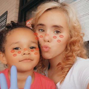 Meet your Posher, Dayna